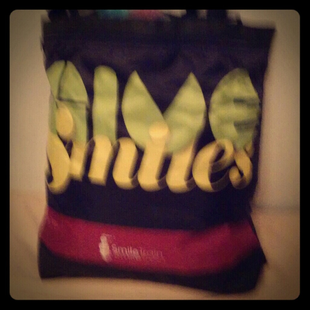 Smiles tote